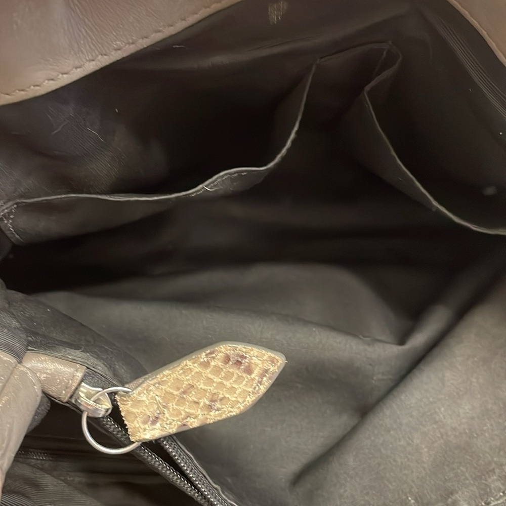 Beautiful Pre Loved Python Coach - Picture 13 of 17